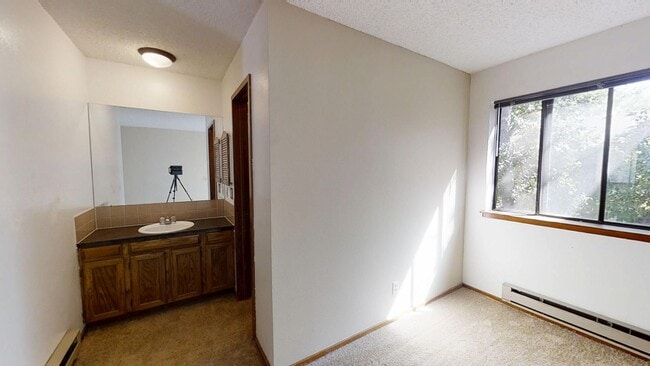 Building Photo - 2633 Juniper Ave