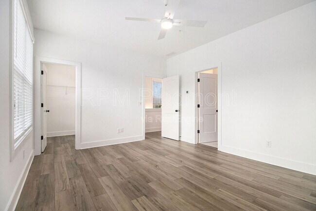 Building Photo - 205 Firefly Cir