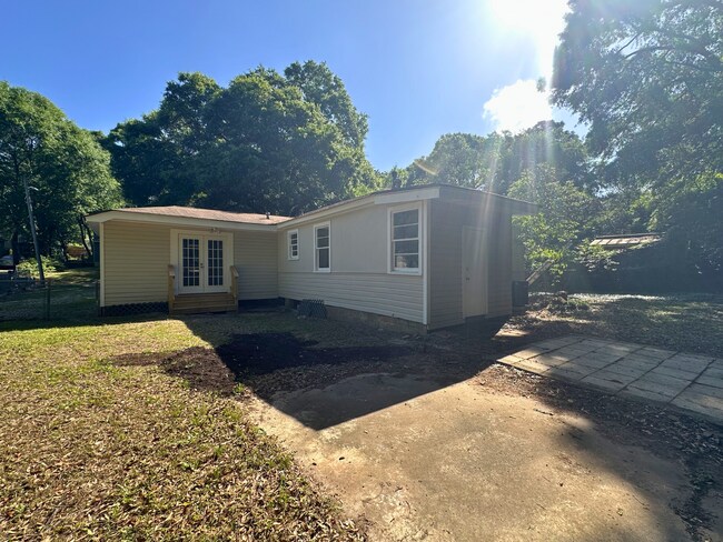 Building Photo - 5207 Azalea Cir S