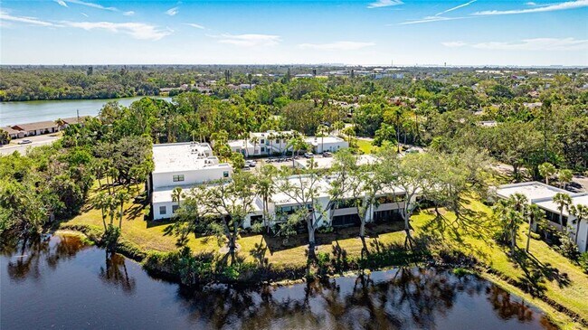 Building Photo - 307 Timber Lake Dr