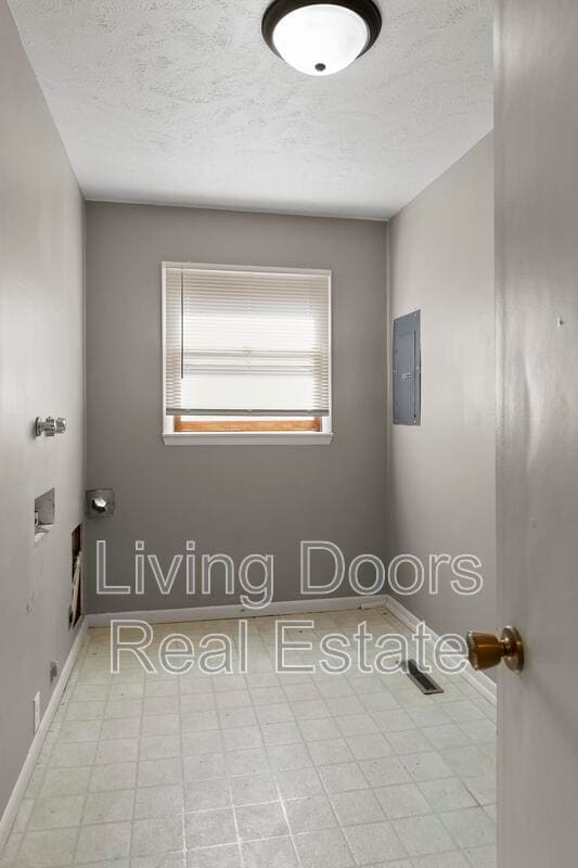 Building Photo - 348 S 5th St