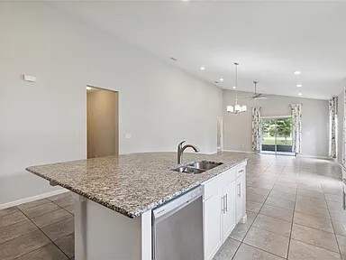 Building Photo - 5987 Ridge Lake Cir