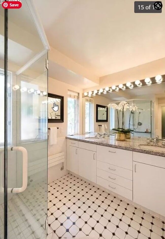 Building Photo - Stunning West Hills 5 bedroom Home with st...