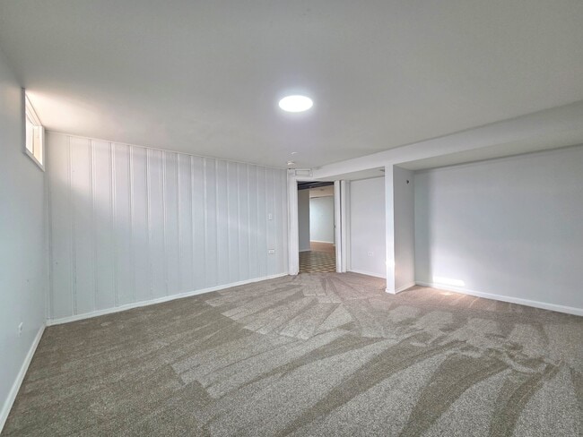 Building Photo - 29 E Lake Shore Dr