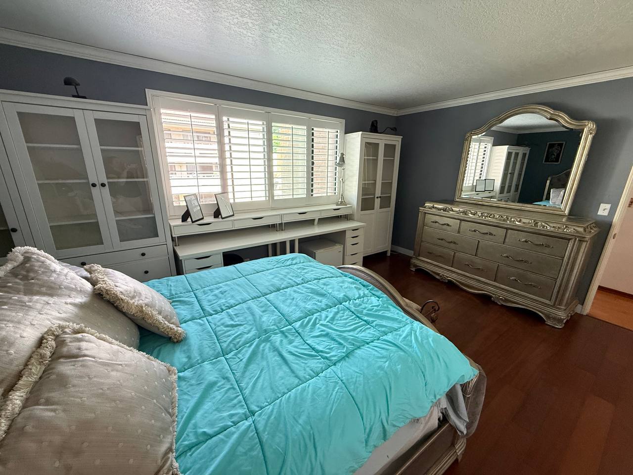 Building Photo - 21620 Burbank Blvd