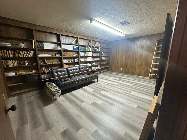 Building Photo - 125 W Monroe St