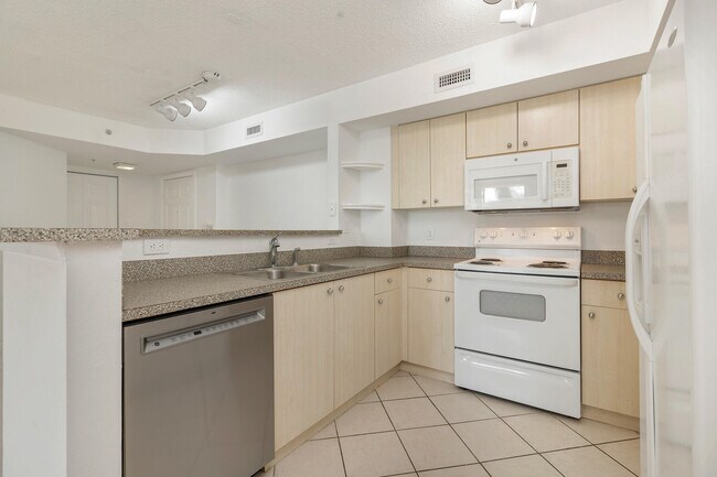 Building Photo - 1801 N Flagler Dr