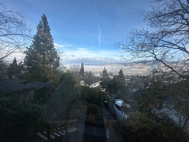 Building Photo - 339 Ravenwood Pl