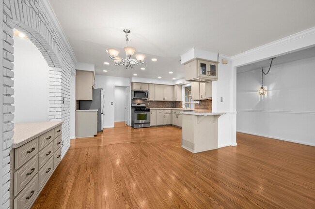Building Photo - 14132 Carfax Ave