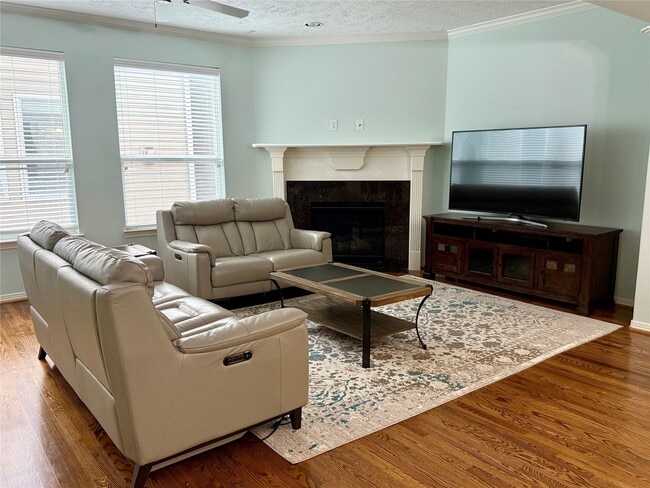 Building Photo - 3410 Skyline Village Dr