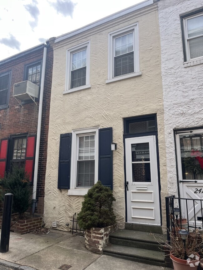 Building Photo - 2412 Manning St