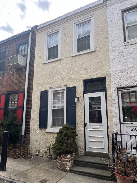 Primary Photo - 2412 Manning St