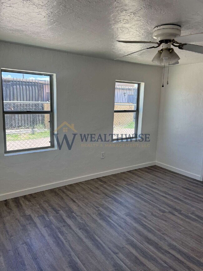 Building Photo - Freshly Remodeled 2 Bedroom 1 Bath Home for Rent 19 W Michigan Dr Unit A,Tucson, AZ 85714 $950 / ...