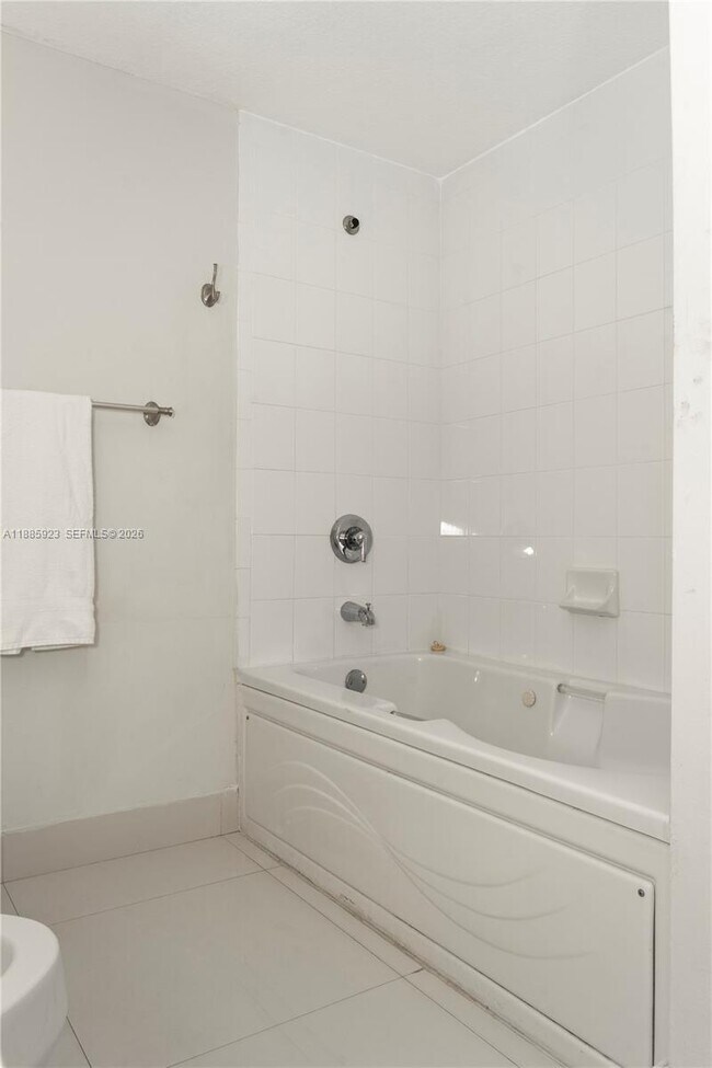 Building Photo - 17050 N Bay Rd