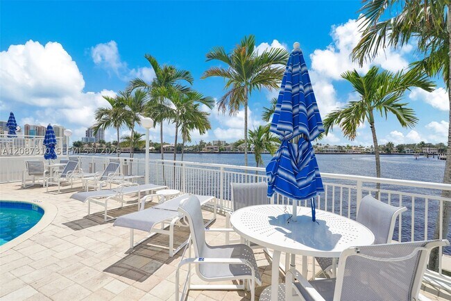 Building Photo - 511 Bayshore Dr