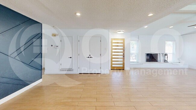 Building Photo - 2131 Blossom Ln