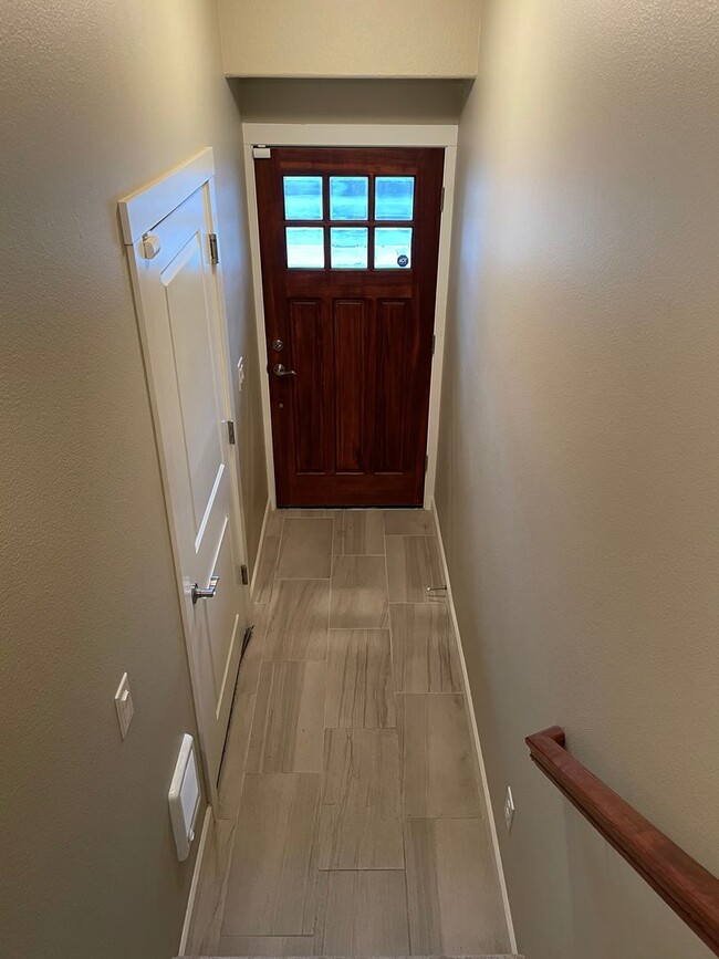 Building Photo - 1 MONTH FREE OF RENT LUXURY 4 BD TOWNHOME!...