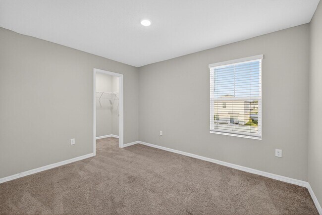 Building Photo - Spacious 4 Bedroom for Rent - With Amenities!