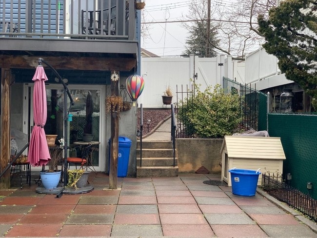 Building Photo - 348 Dongan Hills Ave