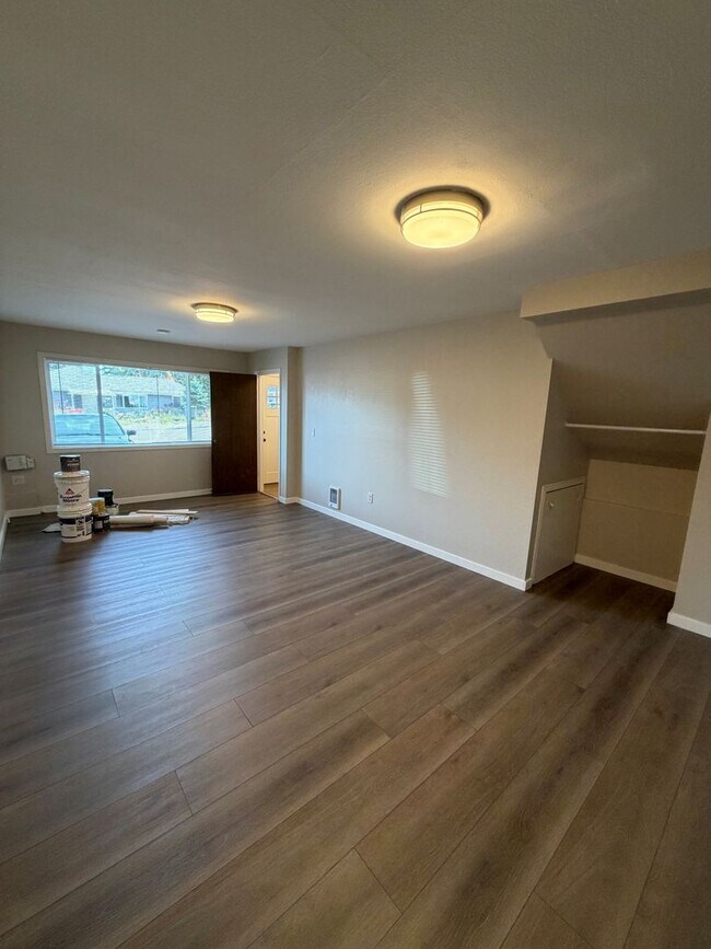Building Photo - 6518 Elliott Way