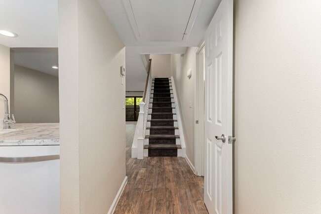 Building Photo - 6453 Bayou Glen Rd