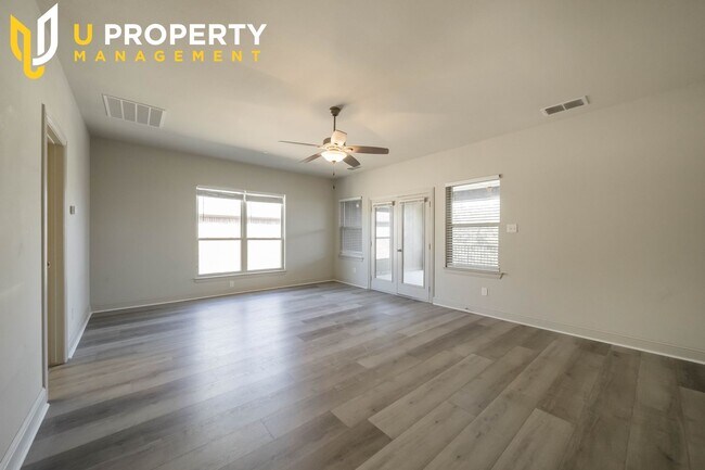Building Photo - 2745 Troutt Dr