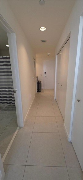 Building Photo - 5350 NW 84th Ave