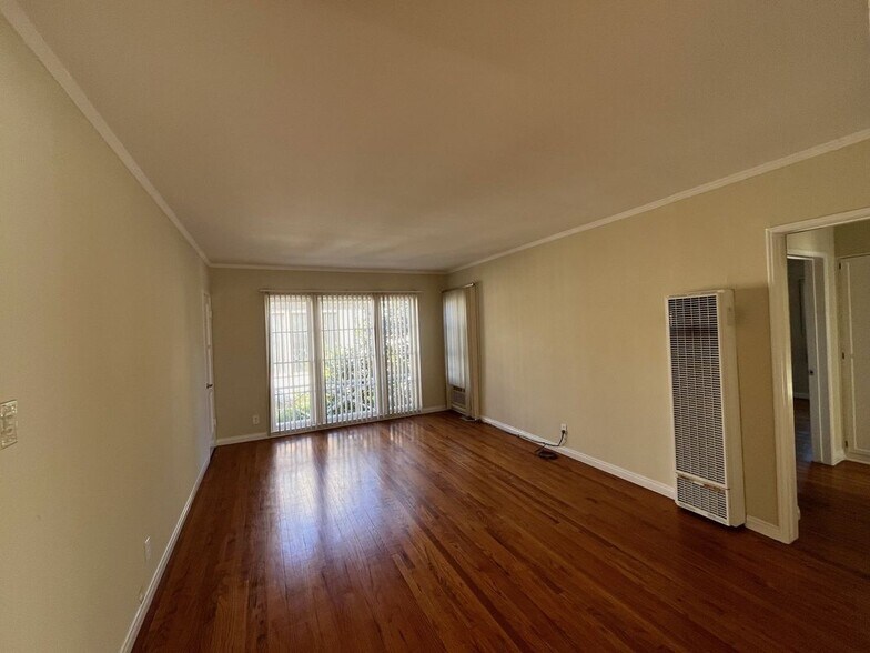 Building Photo - 126 N Maple St