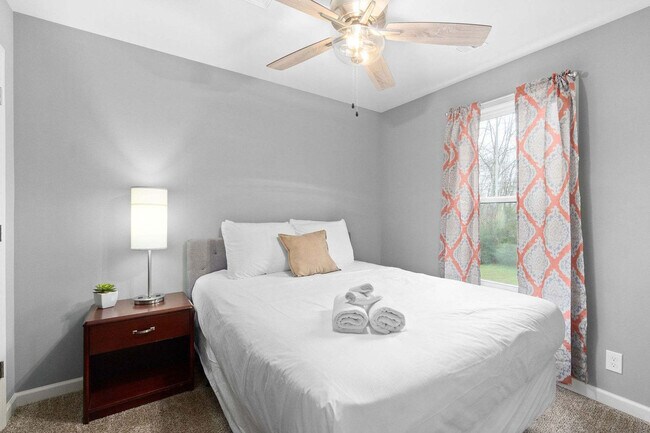 Building Photo - 863 Central Ave