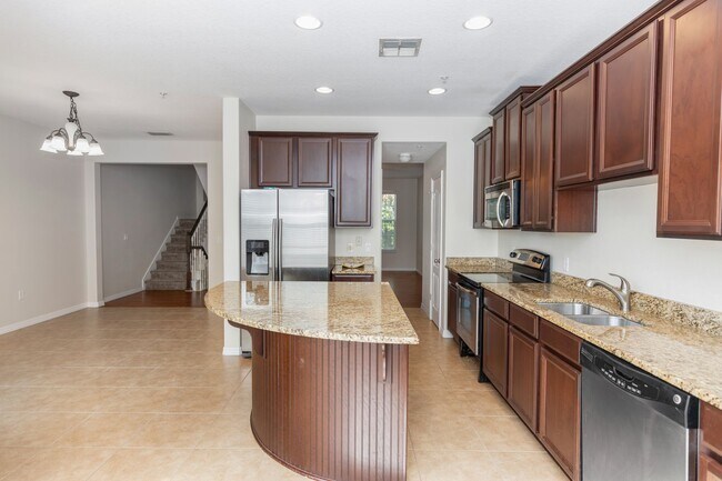 Building Photo - 3-story, 3/3.5, updated, townhome in the heart of Baldwin Park!