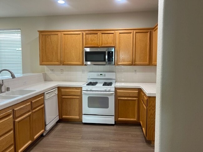 Building Photo - Single-Story 4 Bedroom House for Rent – Elk Grove