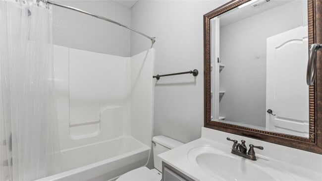 Building Photo - 204 Tunbridge Dr