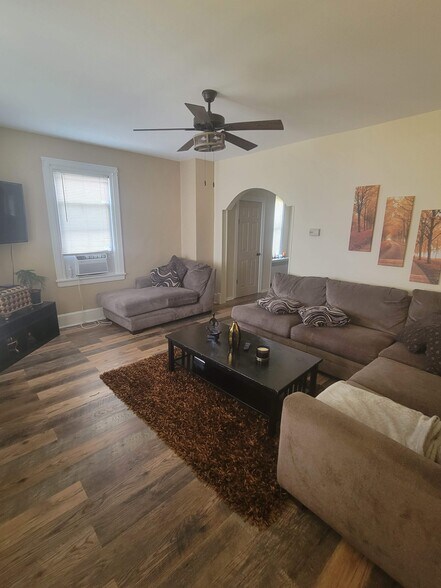 Building Photo - 933 Bleigh Ave