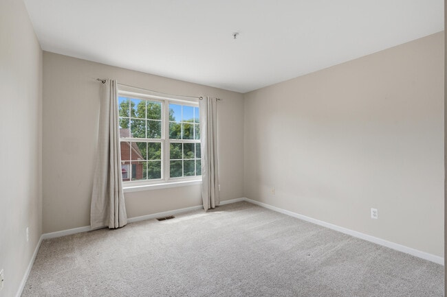 Building Photo - 39475 Springwater Dr