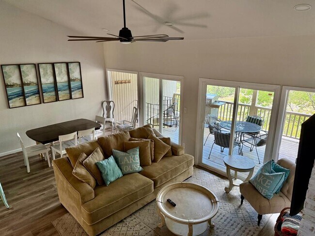 Building Photo - 539 Venture Blvd S