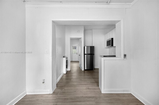 Building Photo - 2822 Pine Tree Dr