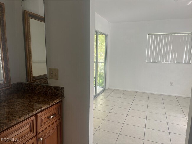Building Photo - 839 SW 48th Terrace
