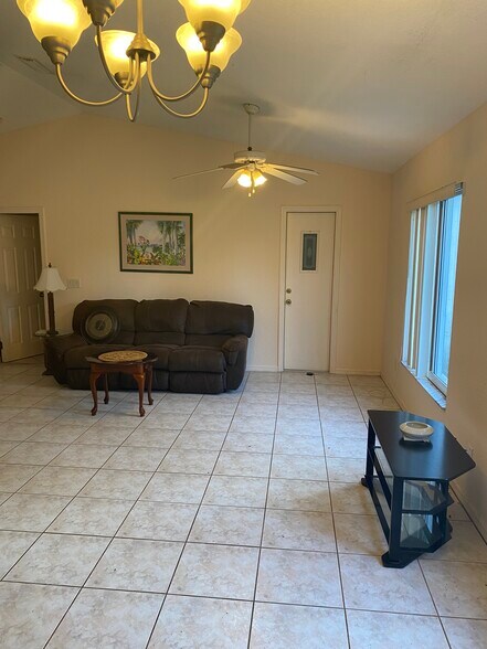 Building Photo - 11812 D Allyon Dr