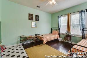 Building Photo - 419 W Lullwood Ave