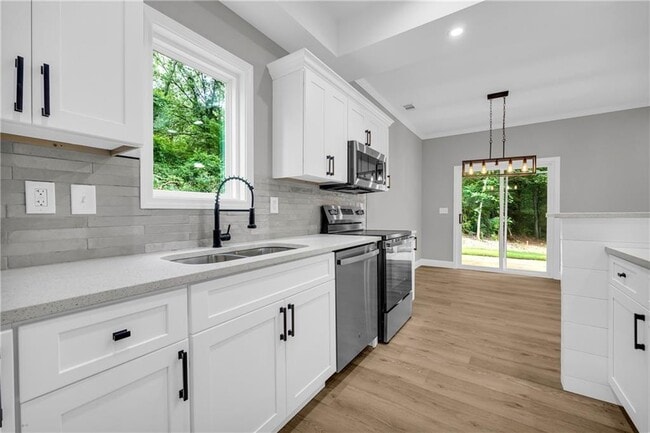 Building Photo - 155 Carey St