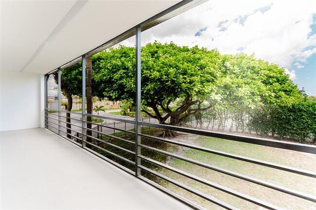 Building Photo - 400 Waterway Dr S
