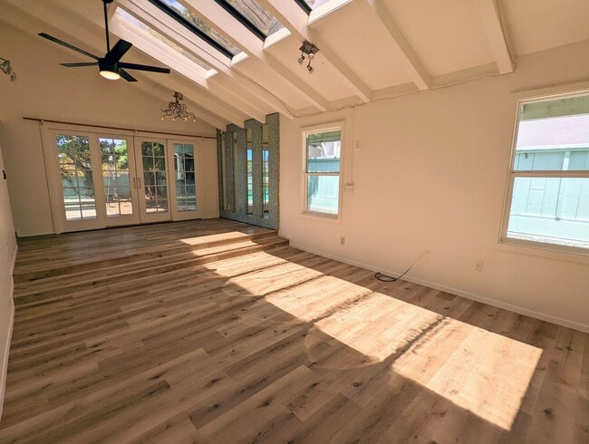 Building Photo - Kalama valley single level 4 bedroom home ...