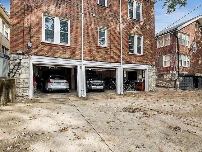 Building Photo - 7256 Pershing Ave