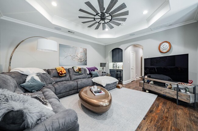 Building Photo - 5517 Longview St