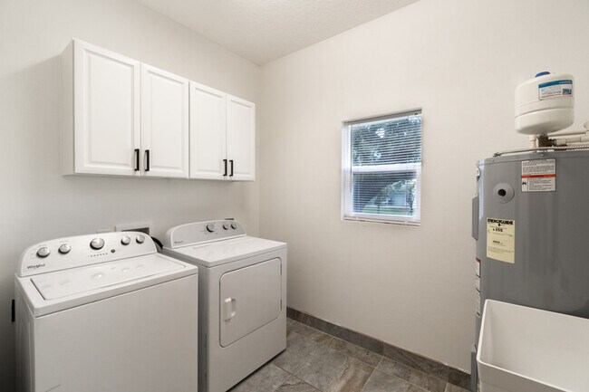 Building Photo - 150 Crescent Beach Dr