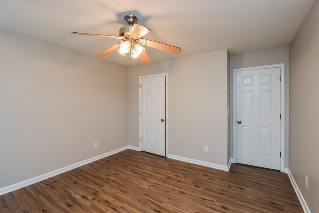 Building Photo - 2408 Hyde Park Ct