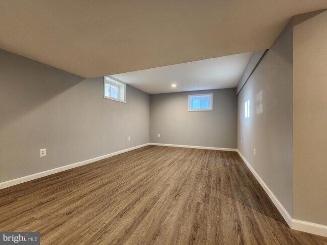 Building Photo - 502 Roberts Dr NW