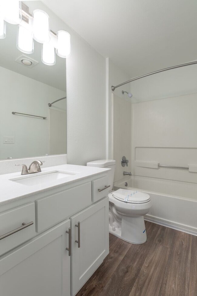 Building Photo - Spacious One Bedroom in Forest Setting! One Month Free!