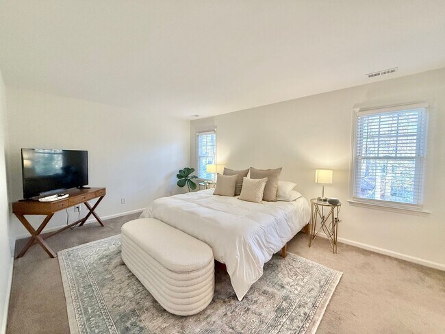 Building Photo - Updated 3BD, 2.5BA Raleigh Home with Modern Finishes and Fenced Yard in a Prime Location