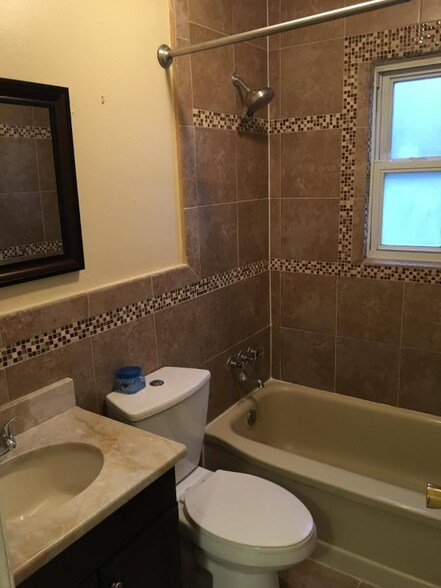 Building Photo - 972 Henhawk Rd